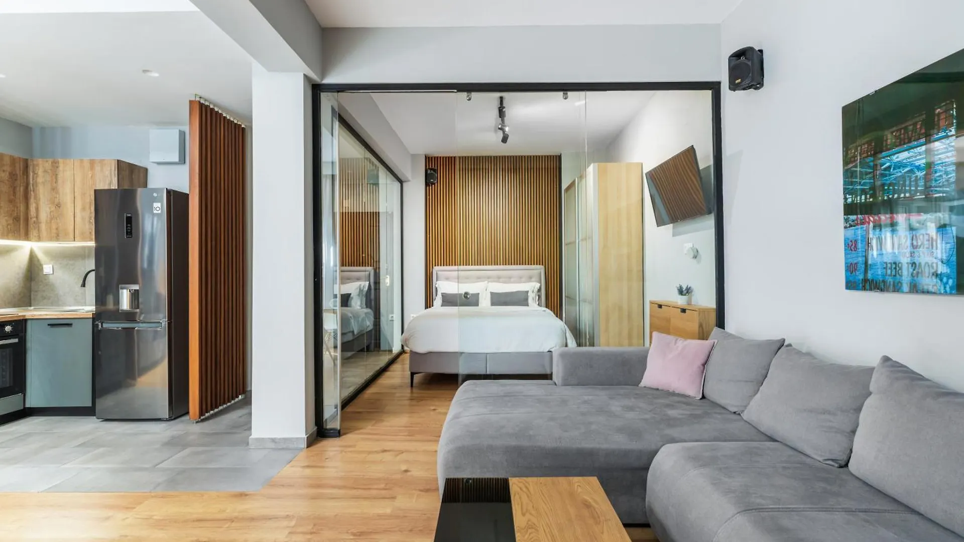 Glass Grey Nest Thessaloniki Apartment